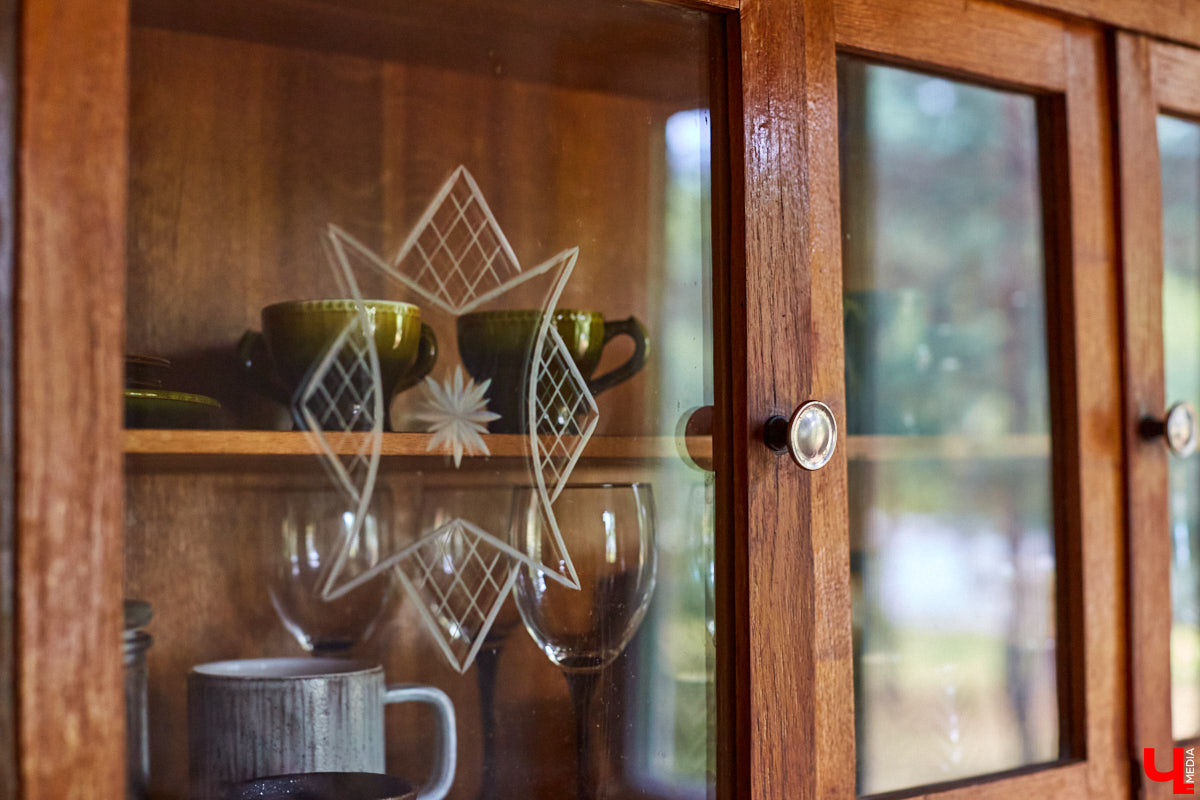 Ольга Журавлева, организатор первого в России международного фестиваля прядения и ткачества, пустила нас в свой очаровательный домик, где хранится много вещей с историей!