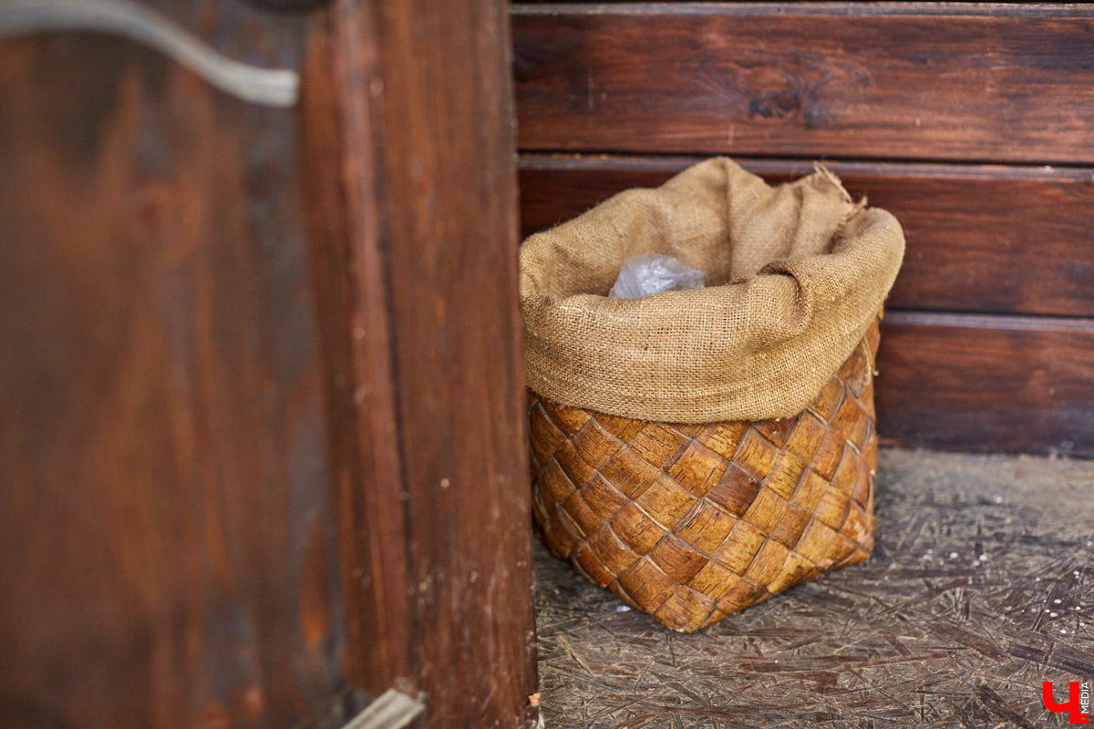 Ольга Журавлева, организатор первого в России международного фестиваля прядения и ткачества, пустила нас в свой очаровательный домик, где хранится много вещей с историей!