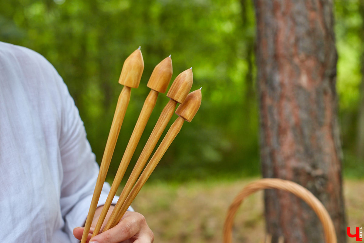 Ольга Журавлева, организатор первого в России международного фестиваля прядения и ткачества, пустила нас в свой очаровательный домик, где хранится много вещей с историей!
