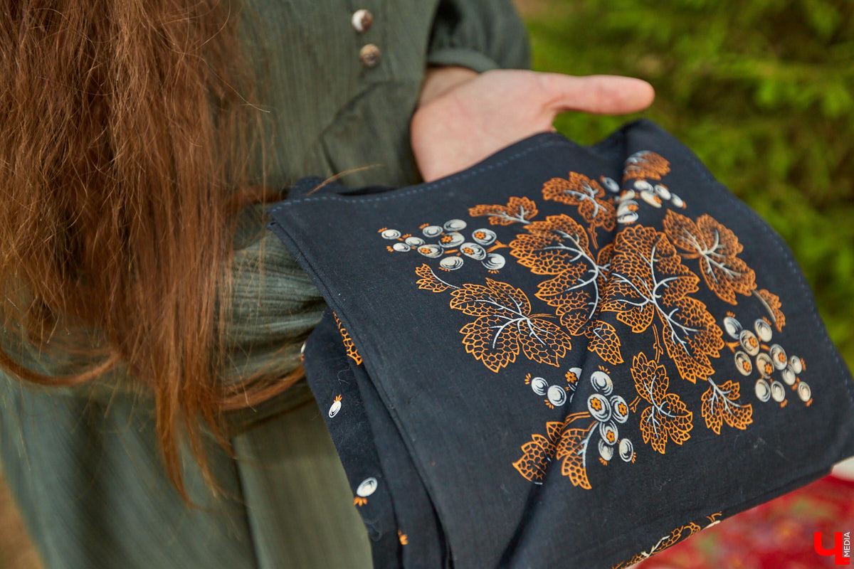 Ольга Журавлева, организатор первого в России международного фестиваля прядения и ткачества, пустила нас в свой очаровательный домик, где хранится много вещей с историей!