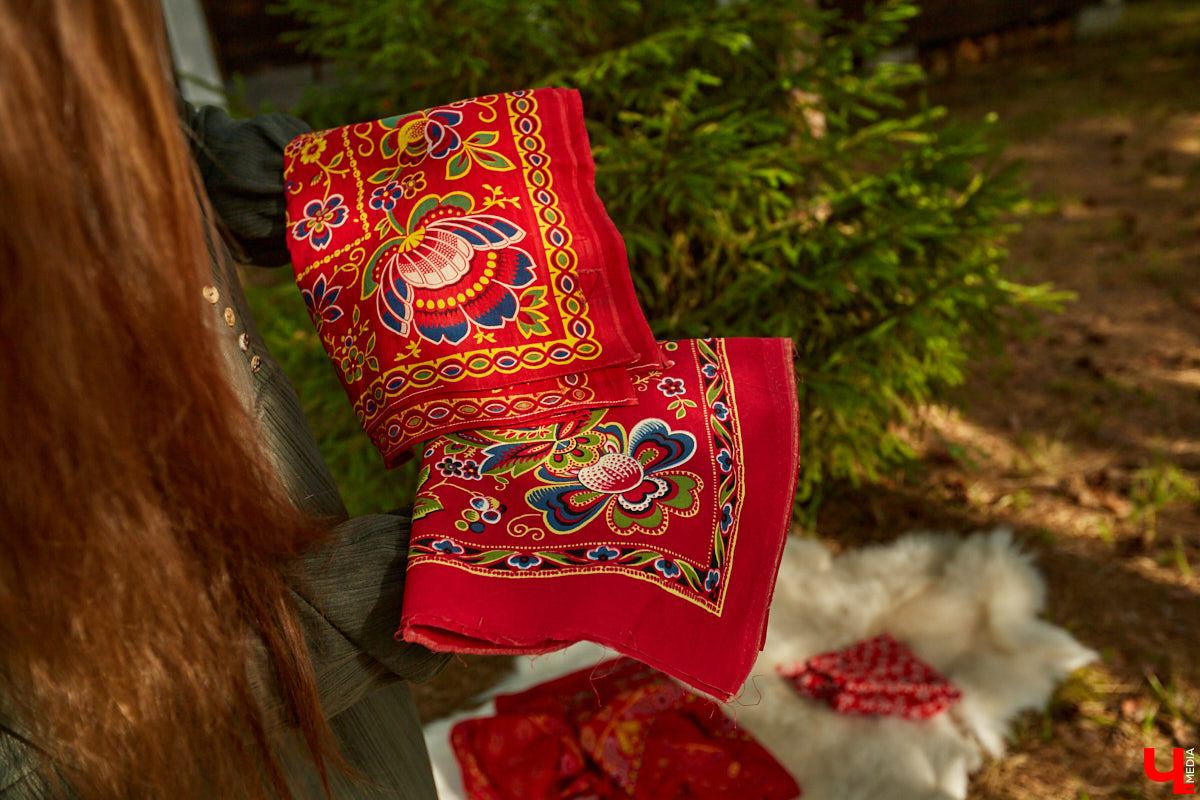 Ольга Журавлева, организатор первого в России международного фестиваля прядения и ткачества, пустила нас в свой очаровательный домик, где хранится много вещей с историей!