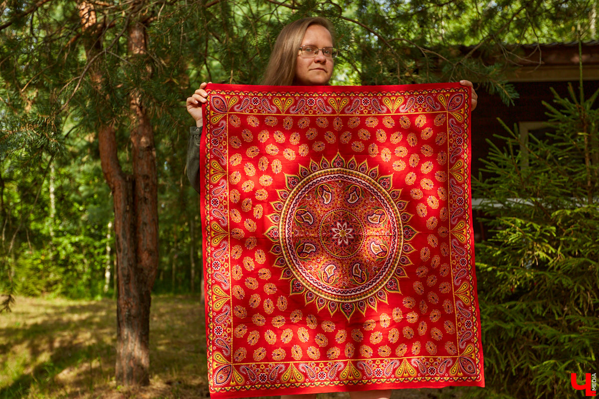 Ольга Журавлева, организатор первого в России международного фестиваля прядения и ткачества, пустила нас в свой очаровательный домик, где хранится много вещей с историей!