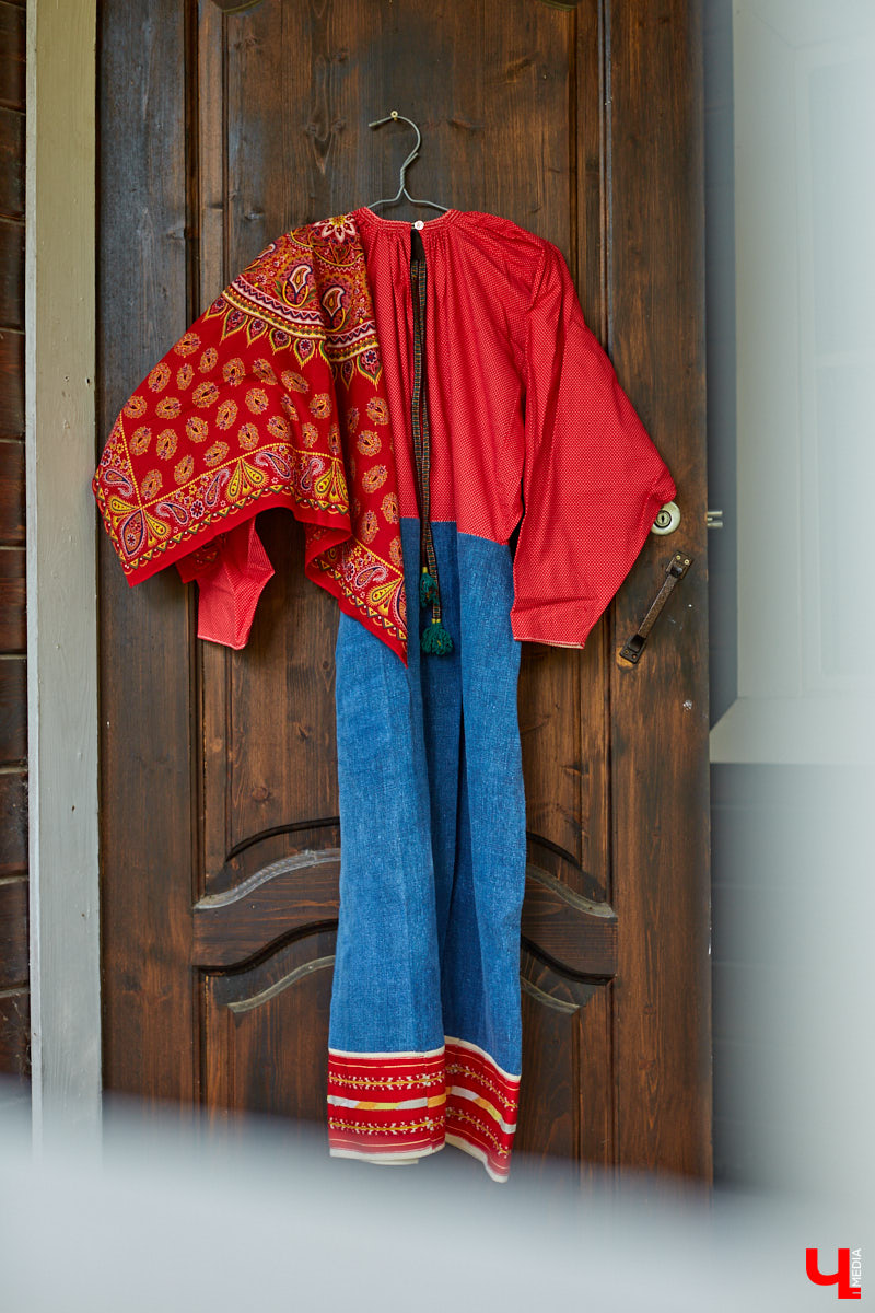 Ольга Журавлева, организатор первого в России международного фестиваля прядения и ткачества, пустила нас в свой очаровательный домик, где хранится много вещей с историей!