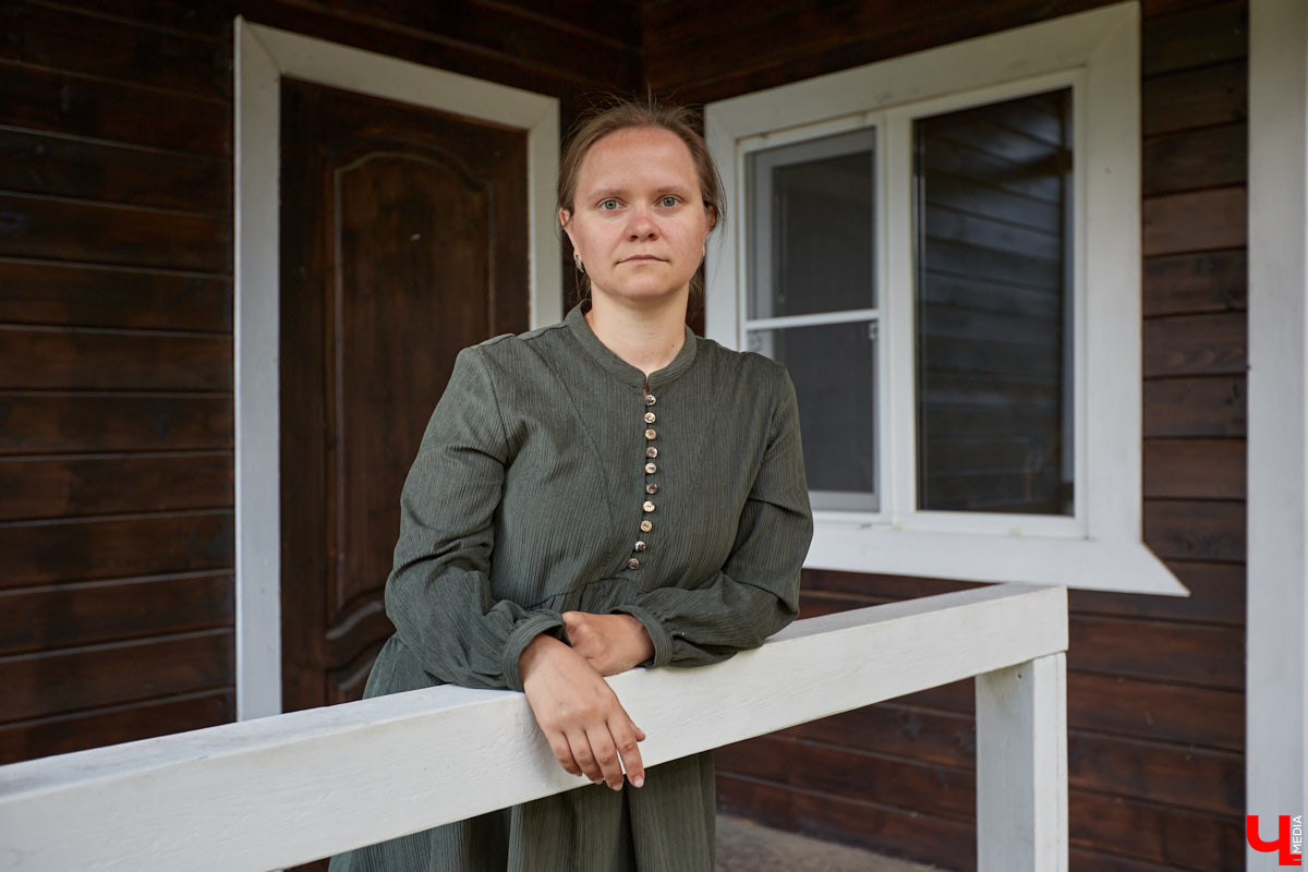 Ольга Журавлева, организатор первого в России международного фестиваля прядения и ткачества, пустила нас в свой очаровательный домик, где хранится много вещей с историей!