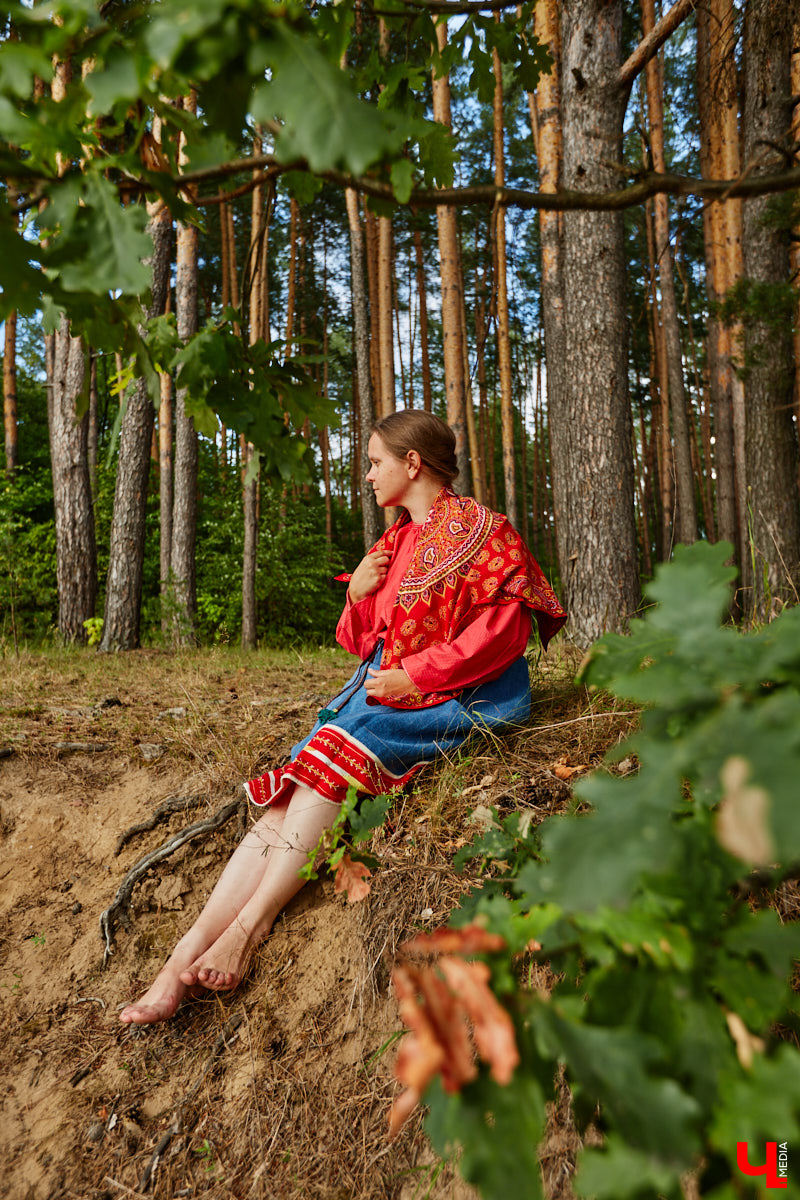 Ольга Журавлева, организатор первого в России международного фестиваля прядения и ткачества, пустила нас в свой очаровательный домик, где хранится много вещей с историей!