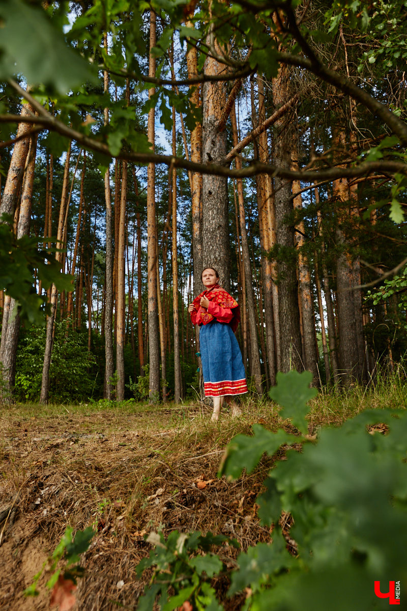 Ольга Журавлева, организатор первого в России международного фестиваля прядения и ткачества, пустила нас в свой очаровательный домик, где хранится много вещей с историей!