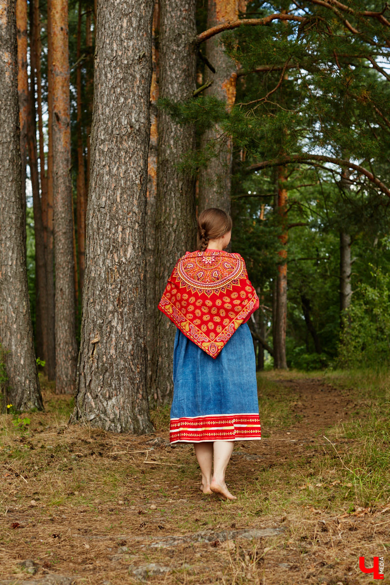 Ольга Журавлева, организатор первого в России международного фестиваля прядения и ткачества, пустила нас в свой очаровательный домик, где хранится много вещей с историей!