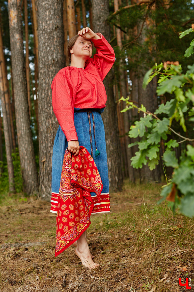 Ольга Журавлева, организатор первого в России международного фестиваля прядения и ткачества, пустила нас в свой очаровательный домик, где хранится много вещей с историей!