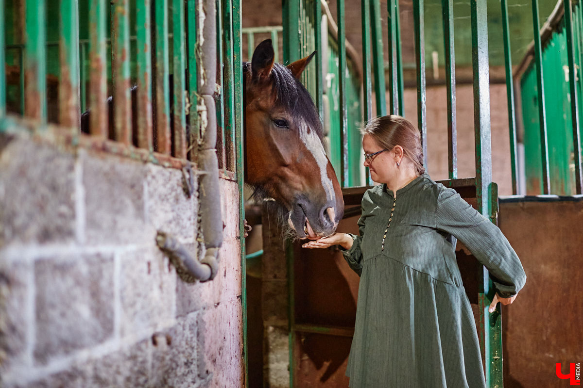 Ольга Журавлева, организатор первого в России международного фестиваля прядения и ткачества, пустила нас в свой очаровательный домик, где хранится много вещей с историей!