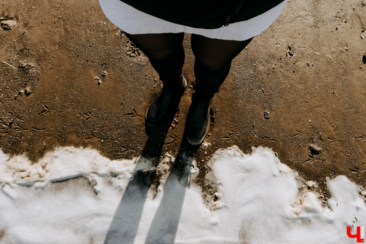 Устали от Суздаля? Значит, ищем альтернативу. Небольшой, но живой и готовый принимать туристов населенный пункт, пара-тройка удивительных храмов, шикарные виды, медовуха и кони… Остров-град Свияжск, расположившийся на Волге за 60 километров от Казани.