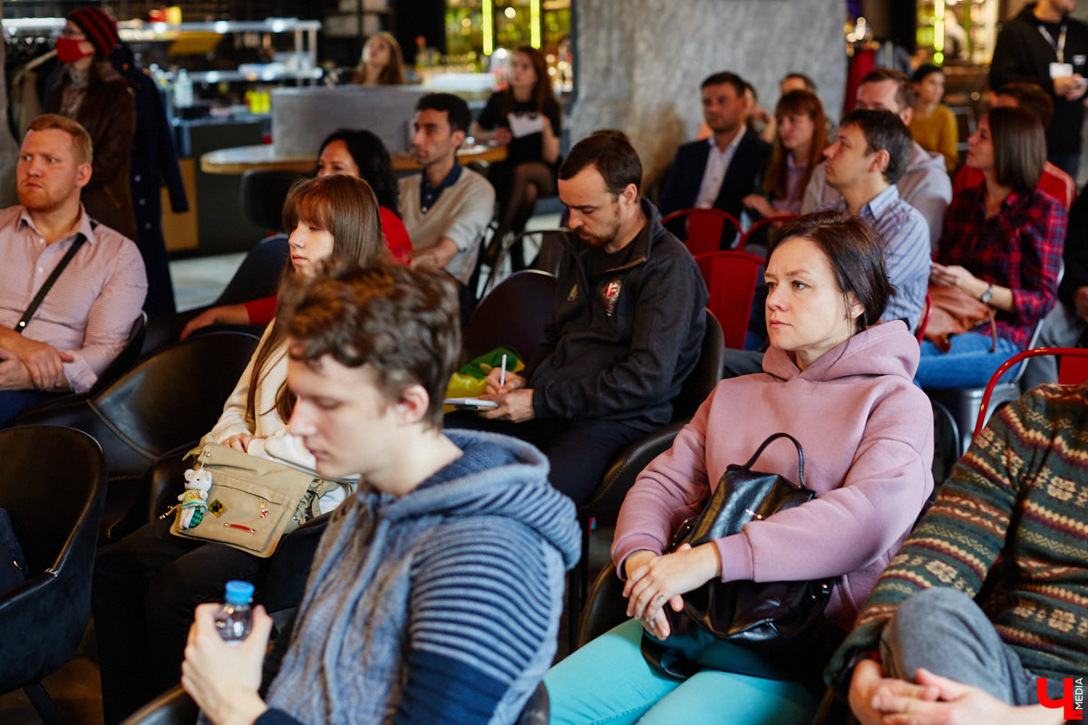 В выходные прошел второй владимирский урбанистический фестиваль от общественного движения «Владимир будущего». Там искали решения наболевших проблем города. О результатах активистов — в фоторепортаже «Ключ-Медиа».