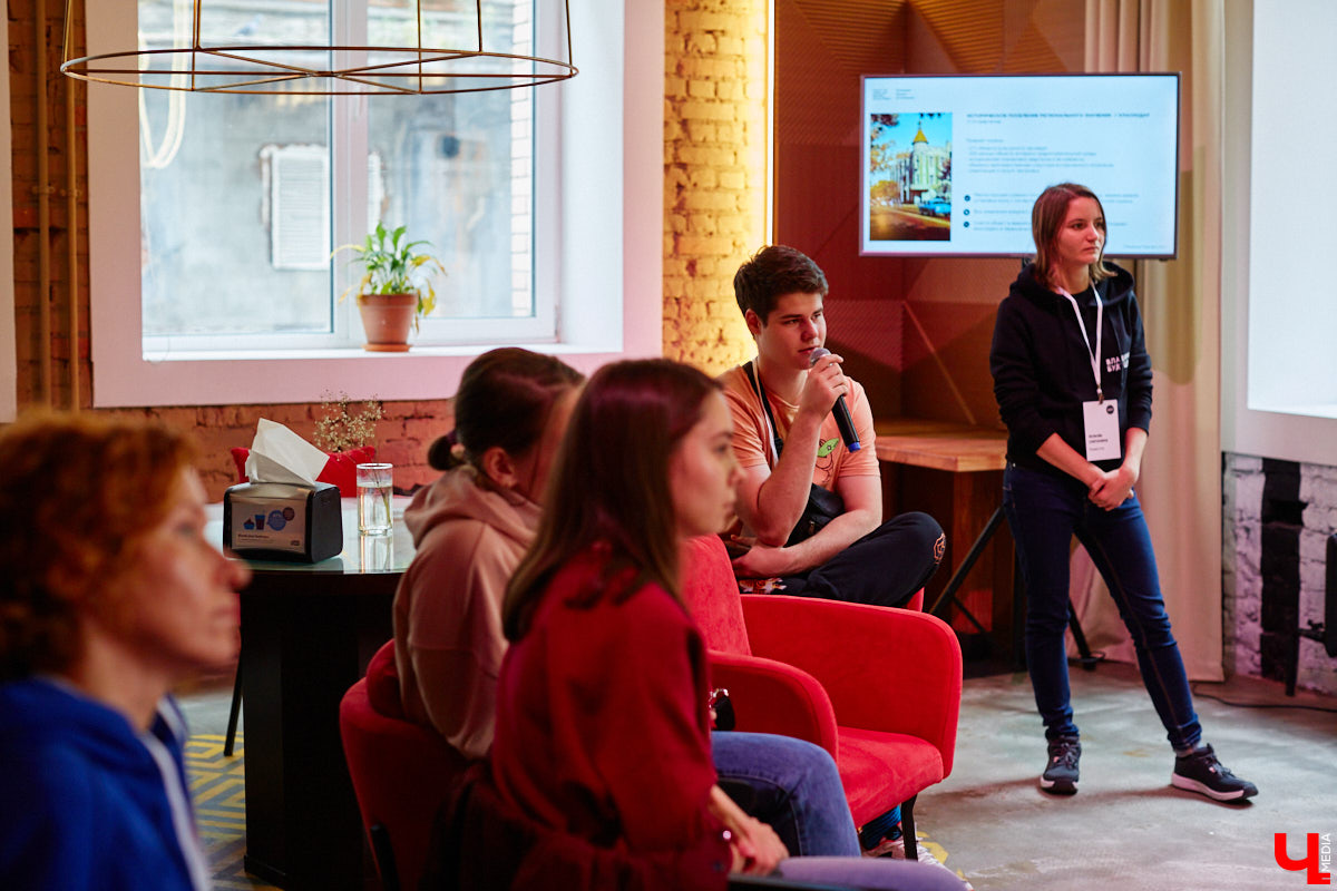 В выходные прошел второй владимирский урбанистический фестиваль от общественного движения «Владимир будущего». Там искали решения наболевших проблем города. О результатах активистов — в фоторепортаже «Ключ-Медиа».