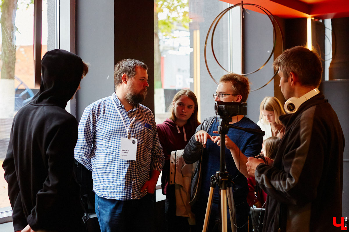 В выходные прошел второй владимирский урбанистический фестиваль от общественного движения «Владимир будущего». Там искали решения наболевших проблем города. О результатах активистов — в фоторепортаже «Ключ-Медиа».