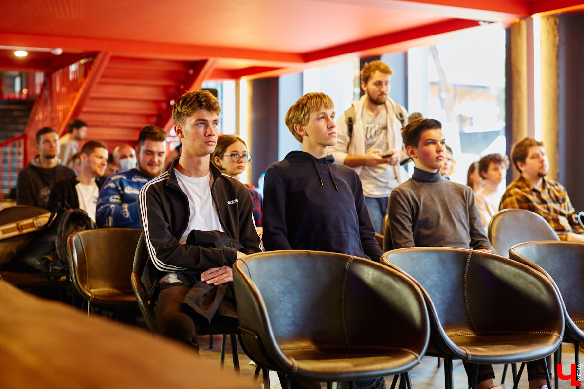 В выходные прошел второй владимирский урбанистический фестиваль от общественного движения «Владимир будущего». Там искали решения наболевших проблем города. О результатах активистов — в фоторепортаже «Ключ-Медиа».