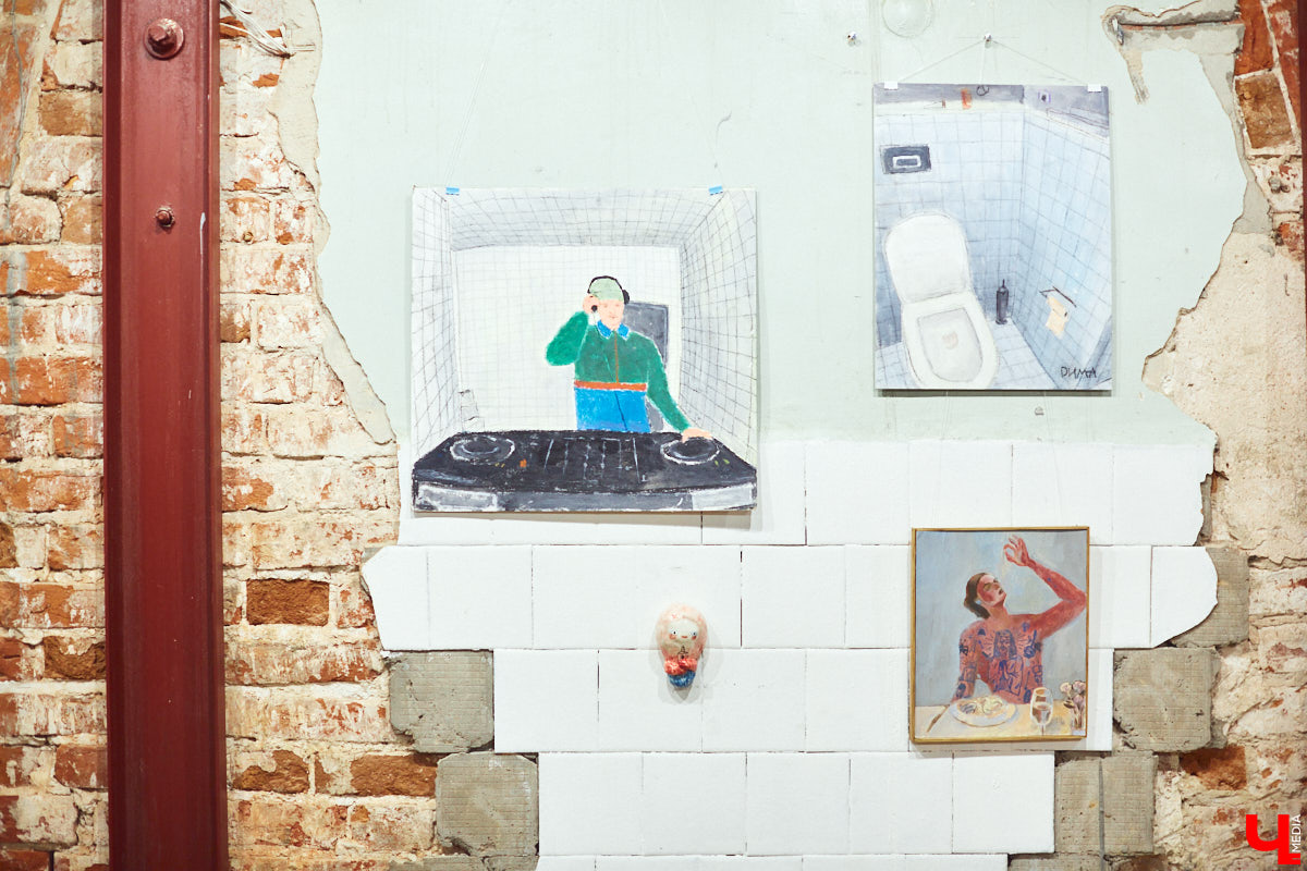 Во владимирском ЦСК вновь ожило галерейное пространство. Сейчас там представлена выставка работ местной художницы Люси Соловьевой и нижегородского автора Димы Жукова. Экспозиция предлагает зрителям отдохнуть от смысловой нагрузки, а потому называется «Зоны отдыха».