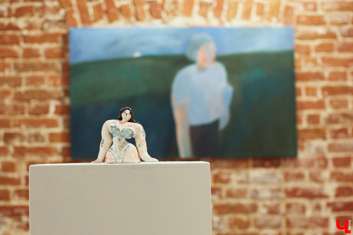 Во владимирском ЦСК вновь ожило галерейное пространство. Сейчас там представлена выставка работ местной художницы Люси Соловьевой и нижегородского автора Димы Жукова. Экспозиция предлагает зрителям отдохнуть от смысловой нагрузки, а потому называется «Зоны отдыха».