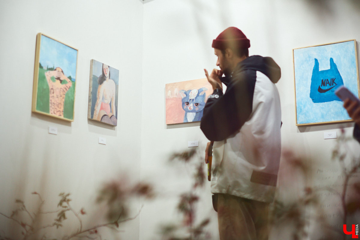 Во владимирском ЦСК вновь ожило галерейное пространство. Сейчас там представлена выставка работ местной художницы Люси Соловьевой и нижегородского автора Димы Жукова. Экспозиция предлагает зрителям отдохнуть от смысловой нагрузки, а потому называется «Зоны отдыха».