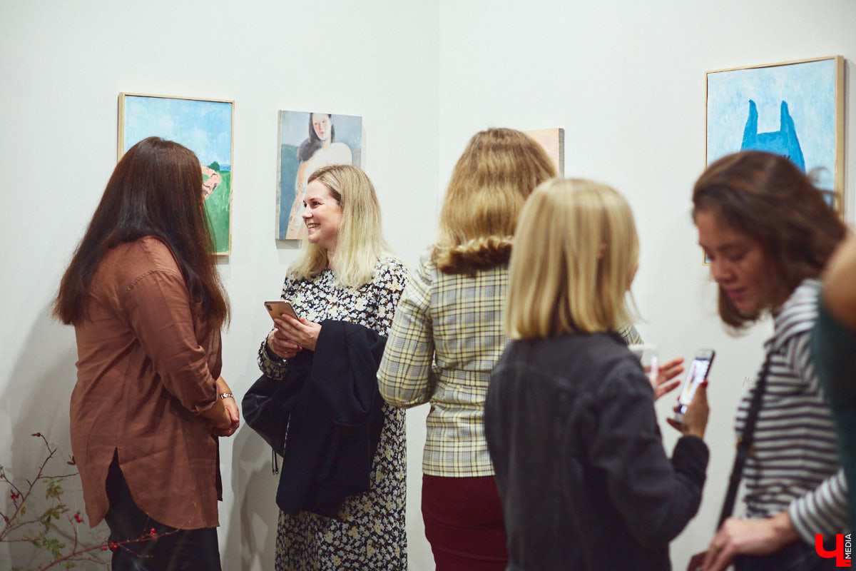 Во владимирском ЦСК вновь ожило галерейное пространство. Сейчас там представлена выставка работ местной художницы Люси Соловьевой и нижегородского автора Димы Жукова. Экспозиция предлагает зрителям отдохнуть от смысловой нагрузки, а потому называется «Зоны отдыха».