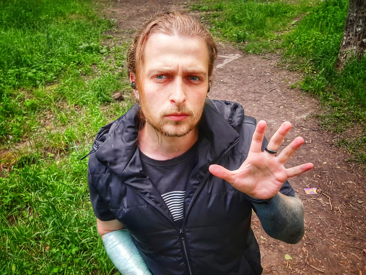 Стримеры Александр Корнилов и Святослав Логинов на прямых трансляциях как рыбы в воде. Один работает в информационном жанре, другой – в развлекательном. Но оба живут в областном центре.