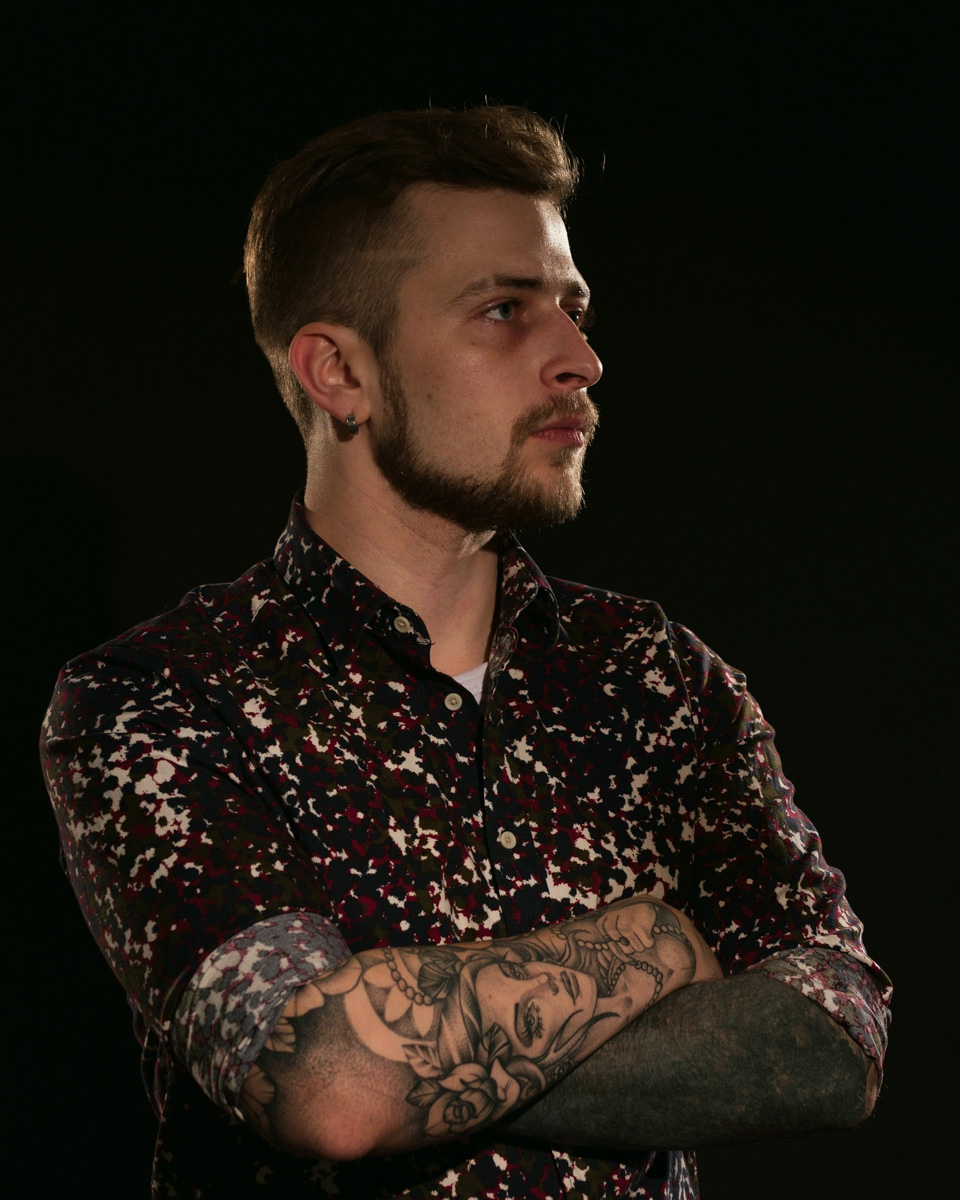 Стримеры Александр Корнилов и Святослав Логинов на прямых трансляциях как рыбы в воде. Один работает в информационном жанре, другой – в развлекательном. Но оба живут в областном центре.