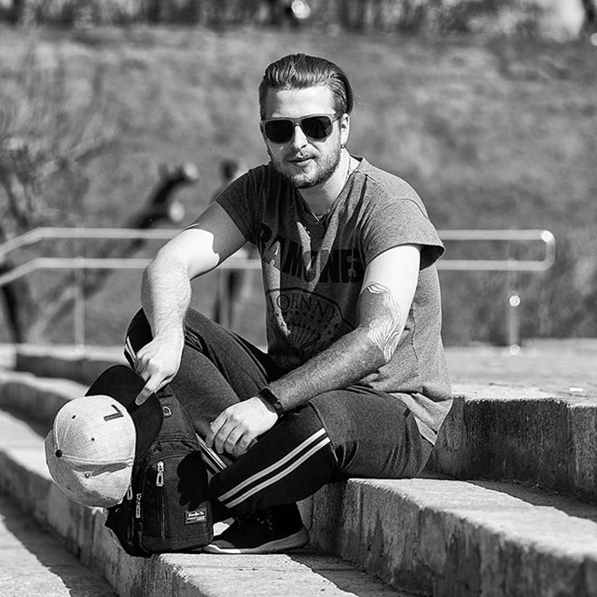 Стримеры Александр Корнилов и Святослав Логинов на прямых трансляциях как рыбы в воде. Один работает в информационном жанре, другой – в развлекательном. Но оба живут в областном центре.