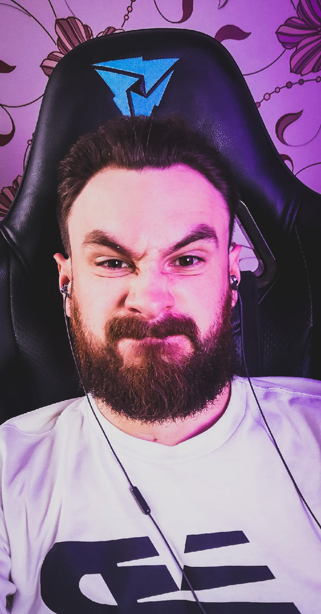 Стримеры Александр Корнилов и Святослав Логинов на прямых трансляциях как рыбы в воде. Один работает в информационном жанре, другой – в развлекательном. Но оба живут в областном центре.