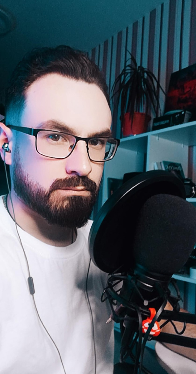 Стримеры Александр Корнилов и Святослав Логинов на прямых трансляциях как рыбы в воде. Один работает в информационном жанре, другой – в развлекательном. Но оба живут в областном центре.