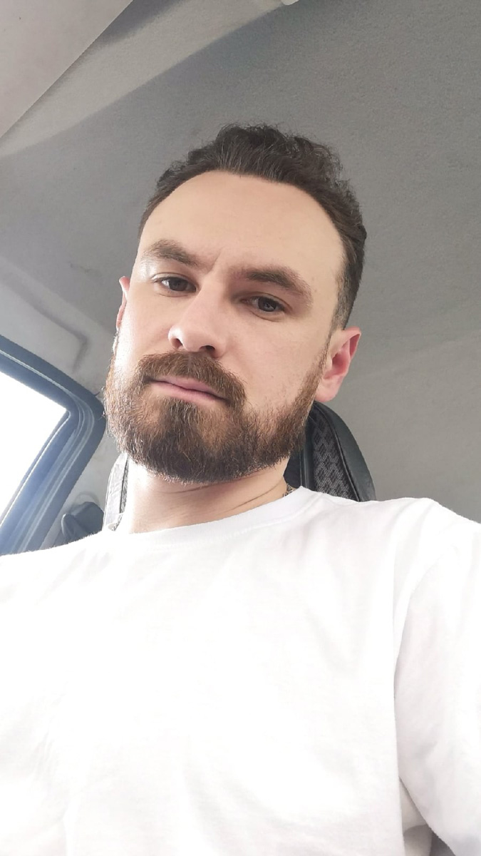 Стримеры Александр Корнилов и Святослав Логинов на прямых трансляциях как рыбы в воде. Один работает в информационном жанре, другой – в развлекательном. Но оба живут в областном центре.