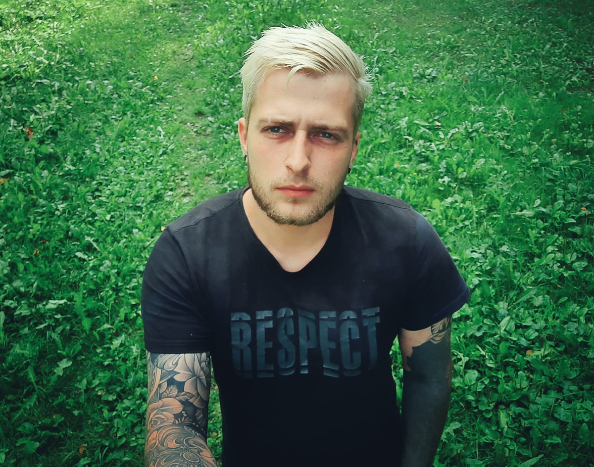 Стримеры Александр Корнилов и Святослав Логинов на прямых трансляциях как рыбы в воде. Один работает в информационном жанре, другой – в развлекательном. Но оба живут в областном центре.