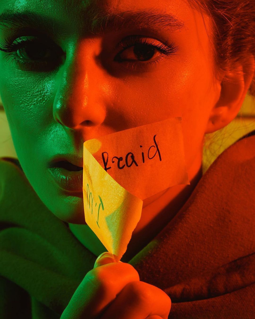 Скрытые смыслы украшают контент, и благодаря проработке концепта снимки переходят из категории «повседневный щёлк» в «настоящее творчество». Разберемся в тонких материях с владимирскими авторами, не боящимися создавать фотографии вне коммерческих стандартов.