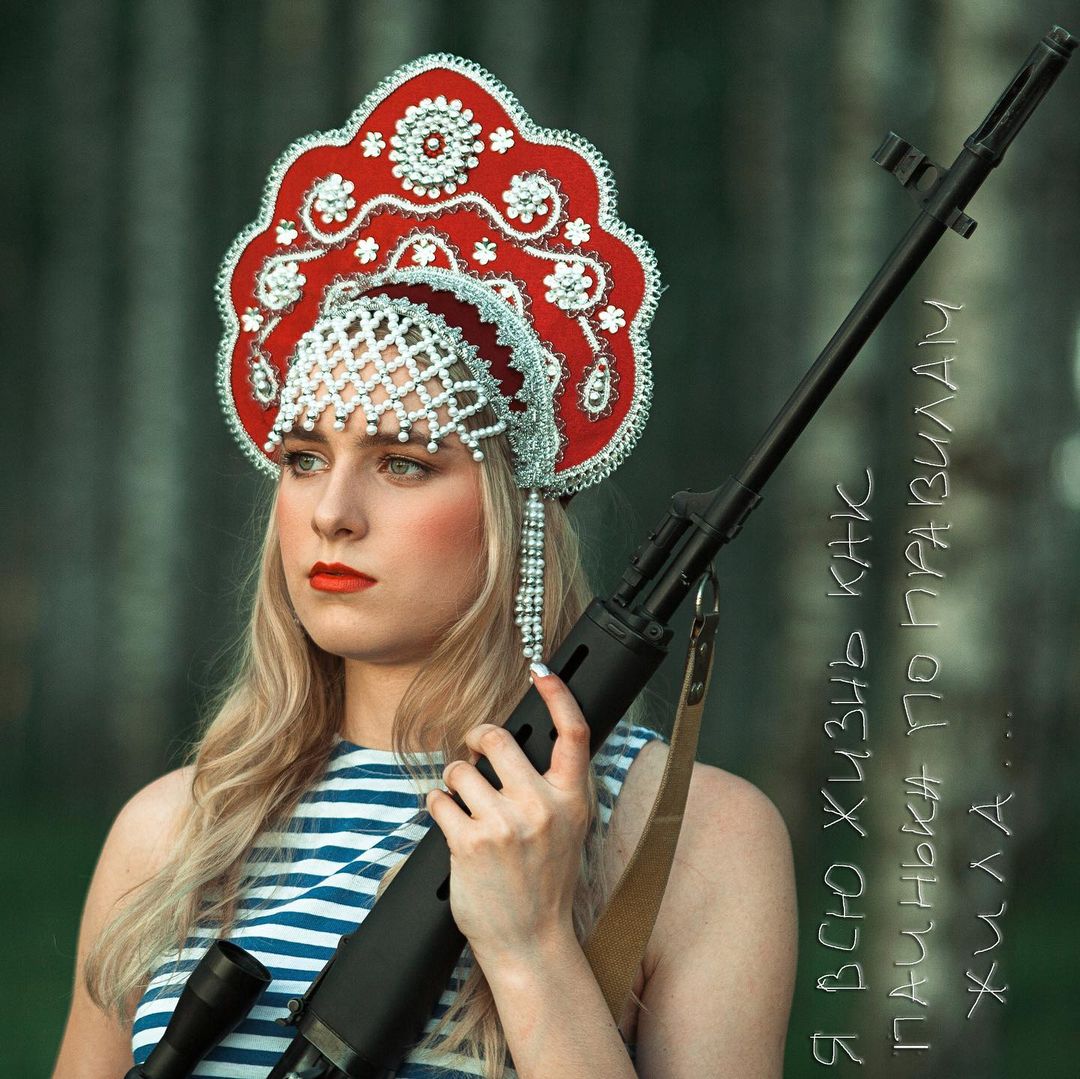 Скрытые смыслы украшают контент, и благодаря проработке концепта снимки переходят из категории «повседневный щёлк» в «настоящее творчество». Разберемся в тонких материях с владимирскими авторами, не боящимися создавать фотографии вне коммерческих стандартов.