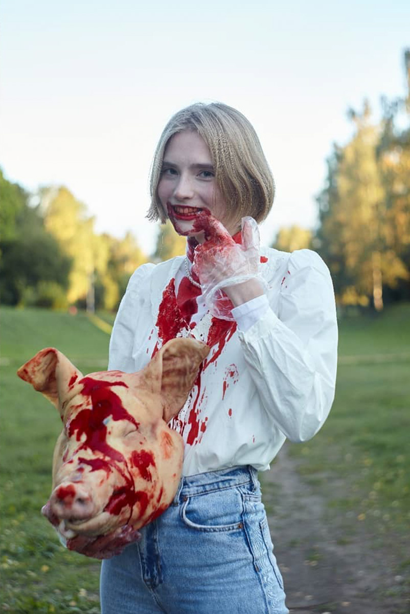 Скрытые смыслы украшают контент, и благодаря проработке концепта снимки переходят из категории «повседневный щёлк» в «настоящее творчество». Разберемся в тонких материях с владимирскими авторами, не боящимися создавать фотографии вне коммерческих стандартов.