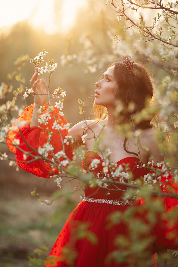 Не хватает в жизни сказки? На такой случай «Ключ-Медиа» подготовил для вас волшебную подборку с участием владимирских фей, принцесс, ведьм, цариц и эльфиек.