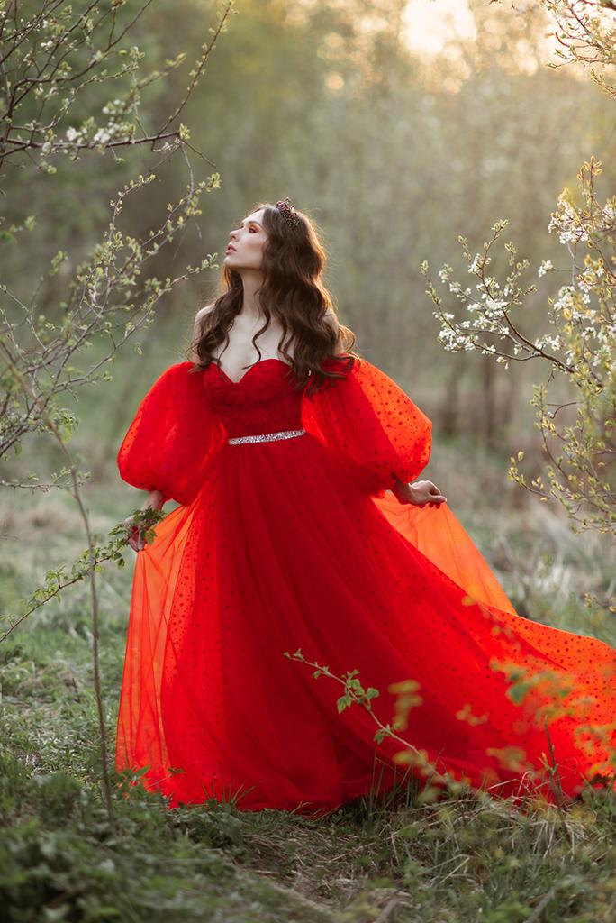 Не хватает в жизни сказки? На такой случай «Ключ-Медиа» подготовил для вас волшебную подборку с участием владимирских фей, принцесс, ведьм, цариц и эльфиек.