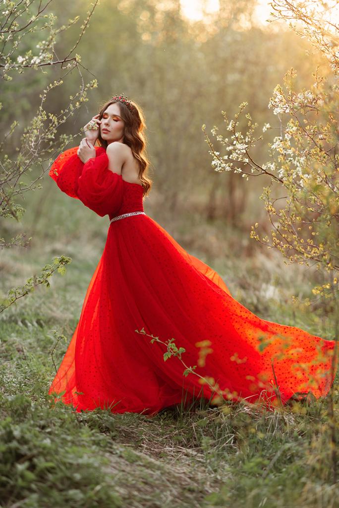 Не хватает в жизни сказки? На такой случай «Ключ-Медиа» подготовил для вас волшебную подборку с участием владимирских фей, принцесс, ведьм, цариц и эльфиек.