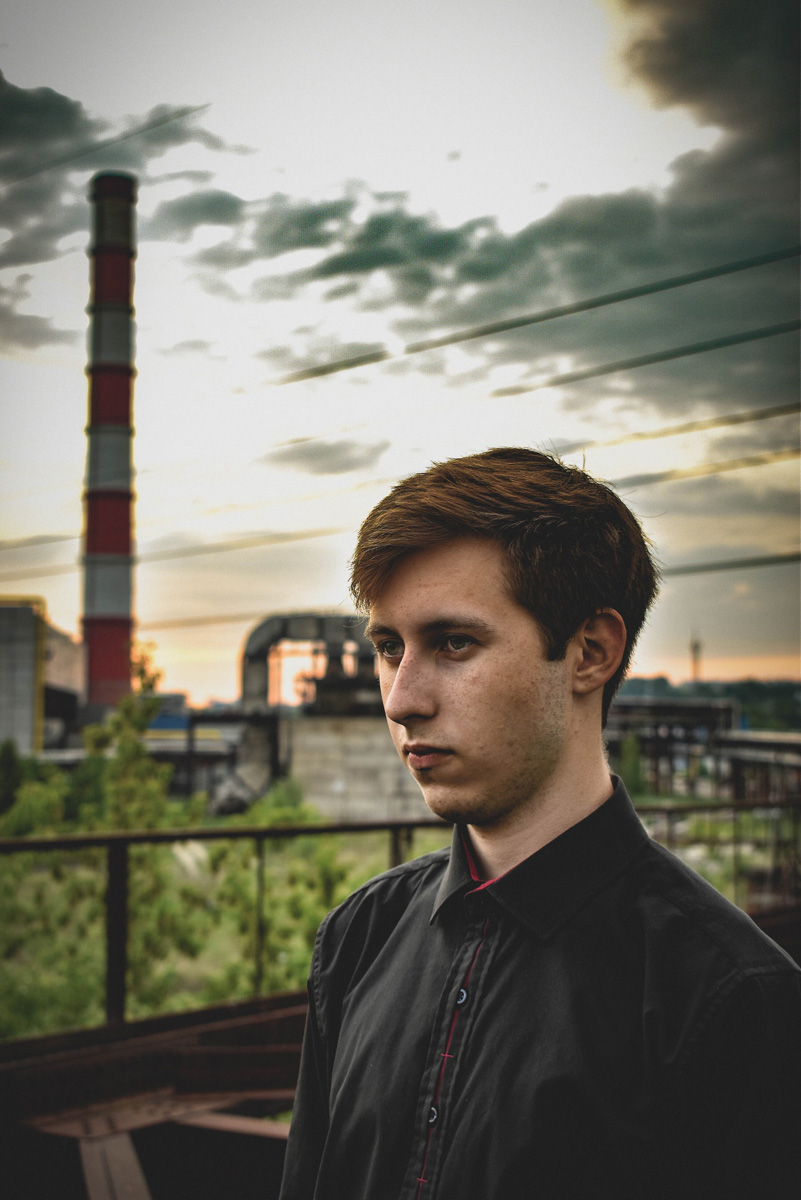 История вдохновленного общественным транспортом кондуктора Данилы Лобанова, который создает точные копии автобусов.