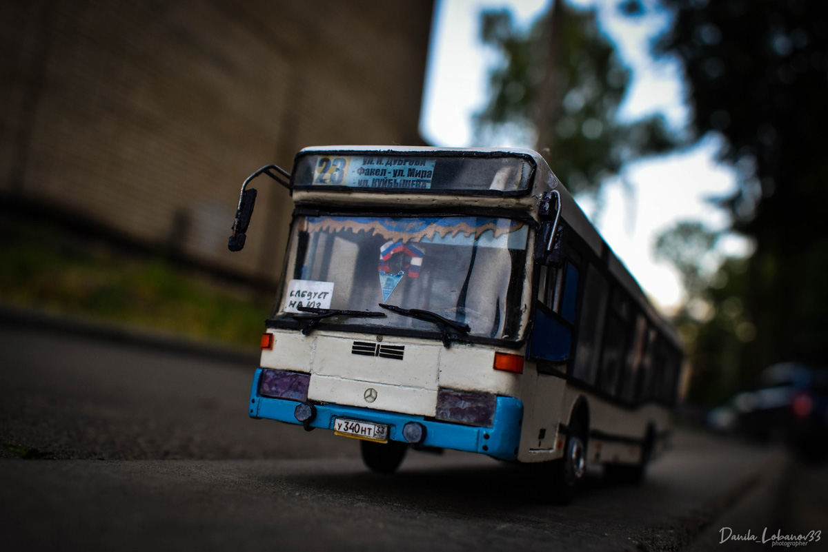 История вдохновленного общественным транспортом кондуктора Данилы Лобанова, который создает точные копии автобусов.