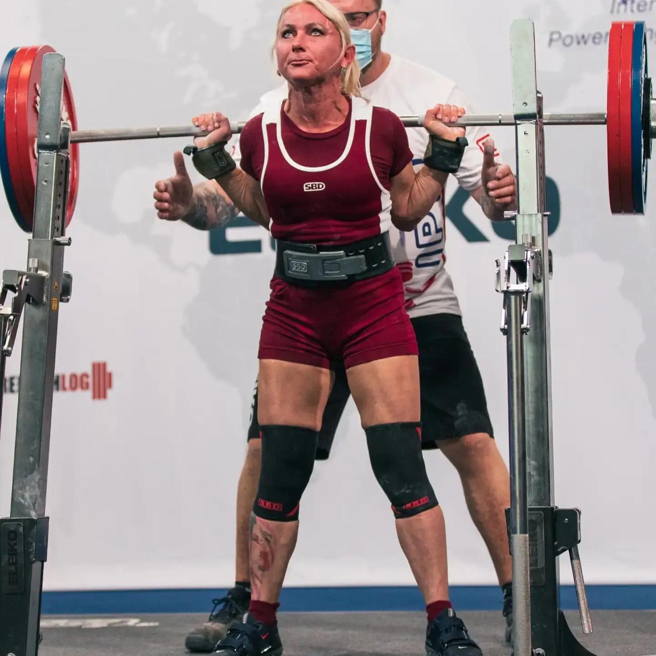 46-летняя владимирская спортсменка Инна Филимонова на чемпионате мира по классическому троеборью в городе Хальмстад была самой старшей из всех участников. При этом ей удалось стать лучшей среди всех россиянок в своей весовой категории!