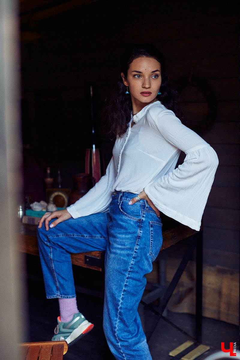 Работа бариста, интенсивные тренировки, участие в модельных и бьюти-проектах — во всех этих заботах Яна Понамарева спонтанно поучаствовала в рубрике «Свой стиль», для чего мы на ходу подобрали ей несколько образов из «контента» для следующей городской барахолки. Что ж, оцениваем результат!