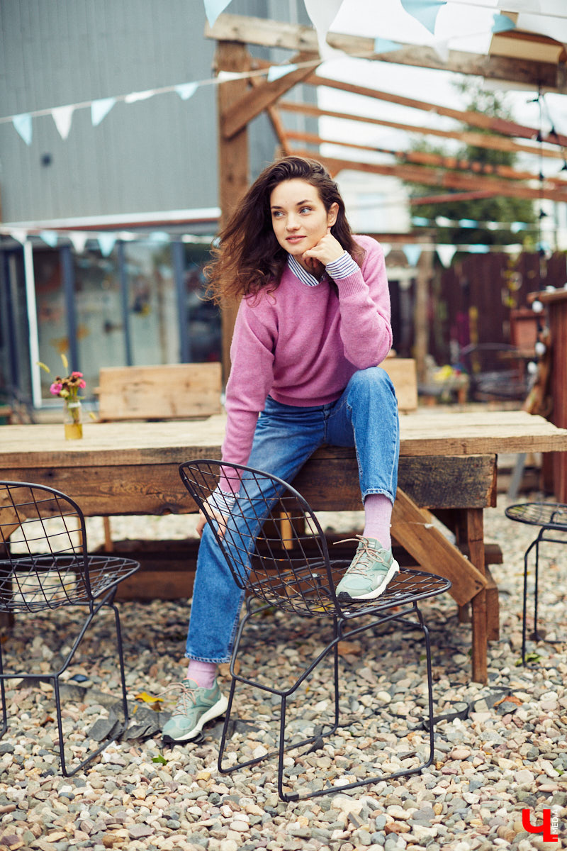 Работа бариста, интенсивные тренировки, участие в модельных и бьюти-проектах — во всех этих заботах Яна Понамарева спонтанно поучаствовала в рубрике «Свой стиль», для чего мы на ходу подобрали ей несколько образов из «контента» для следующей городской барахолки. Что ж, оцениваем результат!