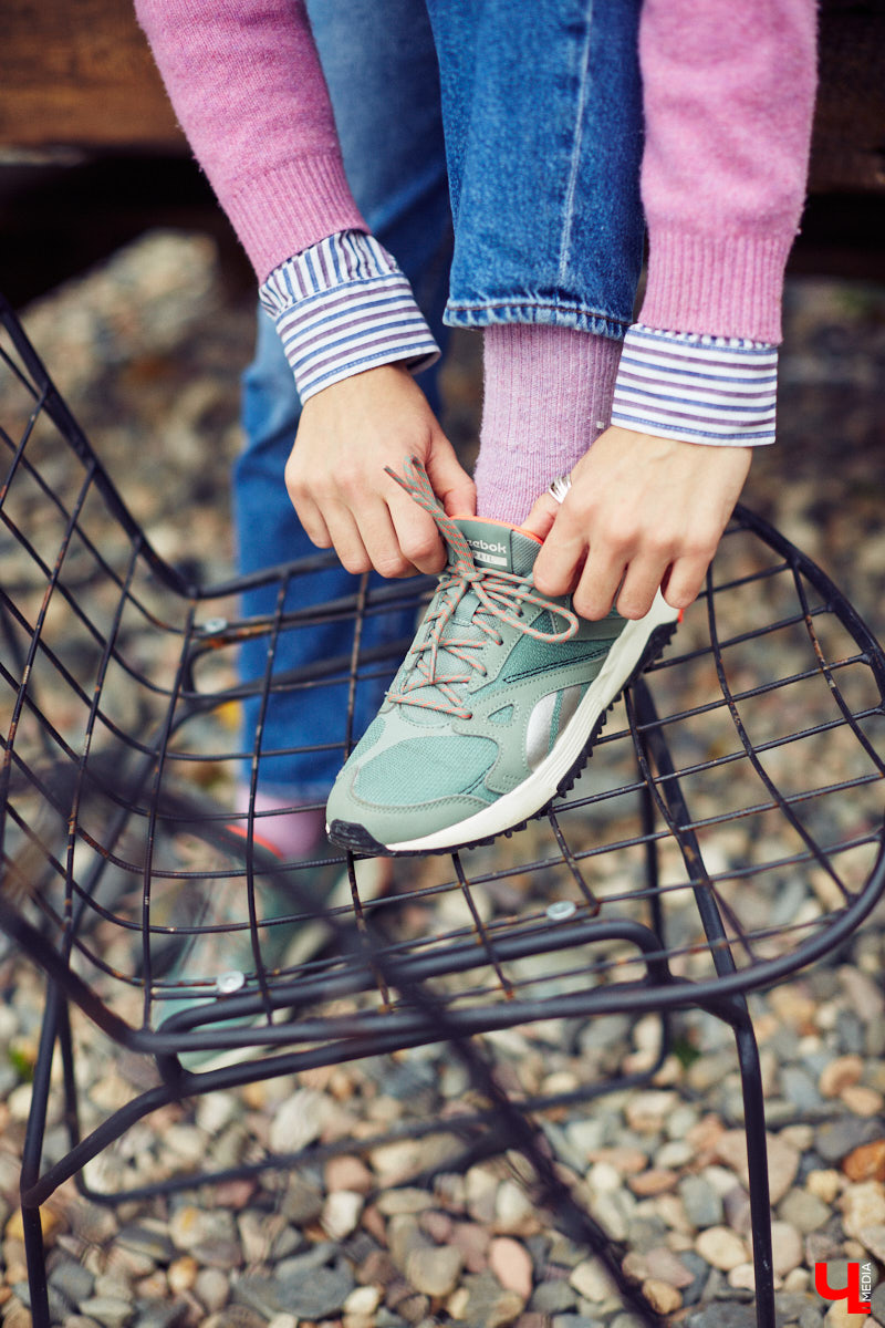 Работа бариста, интенсивные тренировки, участие в модельных и бьюти-проектах — во всех этих заботах Яна Понамарева спонтанно поучаствовала в рубрике «Свой стиль», для чего мы на ходу подобрали ей несколько образов из «контента» для следующей городской барахолки. Что ж, оцениваем результат!