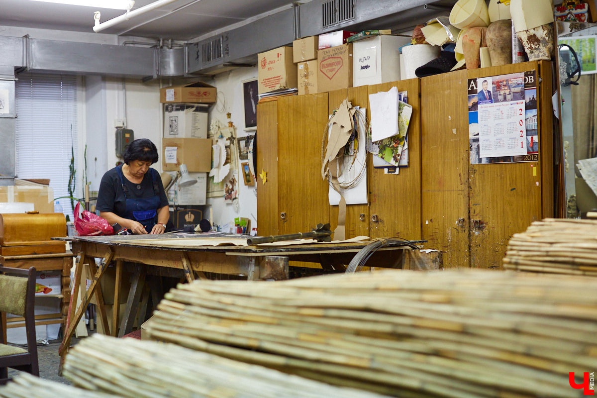Пока Борис Гунин мечтает о параллельном ремонте, открытых дверях и создании вокруг театра нового городского арт-пространства, мы прогуливаемся с ним по зданию ОТД до окончания его реконструкции.