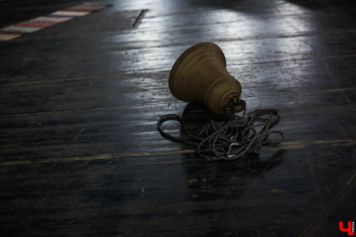 Пока Борис Гунин мечтает о параллельном ремонте, открытых дверях и создании вокруг театра нового городского арт-пространства, мы прогуливаемся с ним по зданию ОТД до окончания его реконструкции.