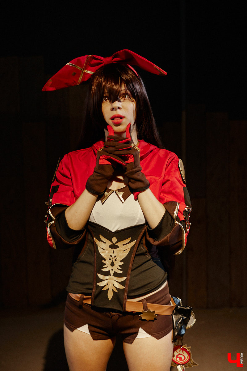 Эма Эл - одна из немногих во Владимире профессиональных косплееров. На костюмы тратит десятки тысяч рублей. Поговорили о прелестях такой работы и понаблюдали за четырьмя перевоплощениями.