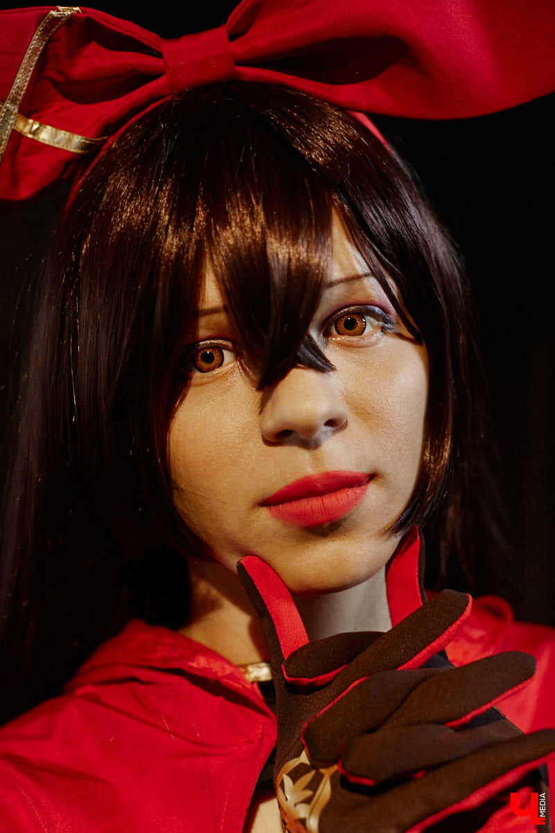 Эма Эл - одна из немногих во Владимире профессиональных косплееров. На костюмы тратит десятки тысяч рублей. Поговорили о прелестях такой работы и понаблюдали за четырьмя перевоплощениями.