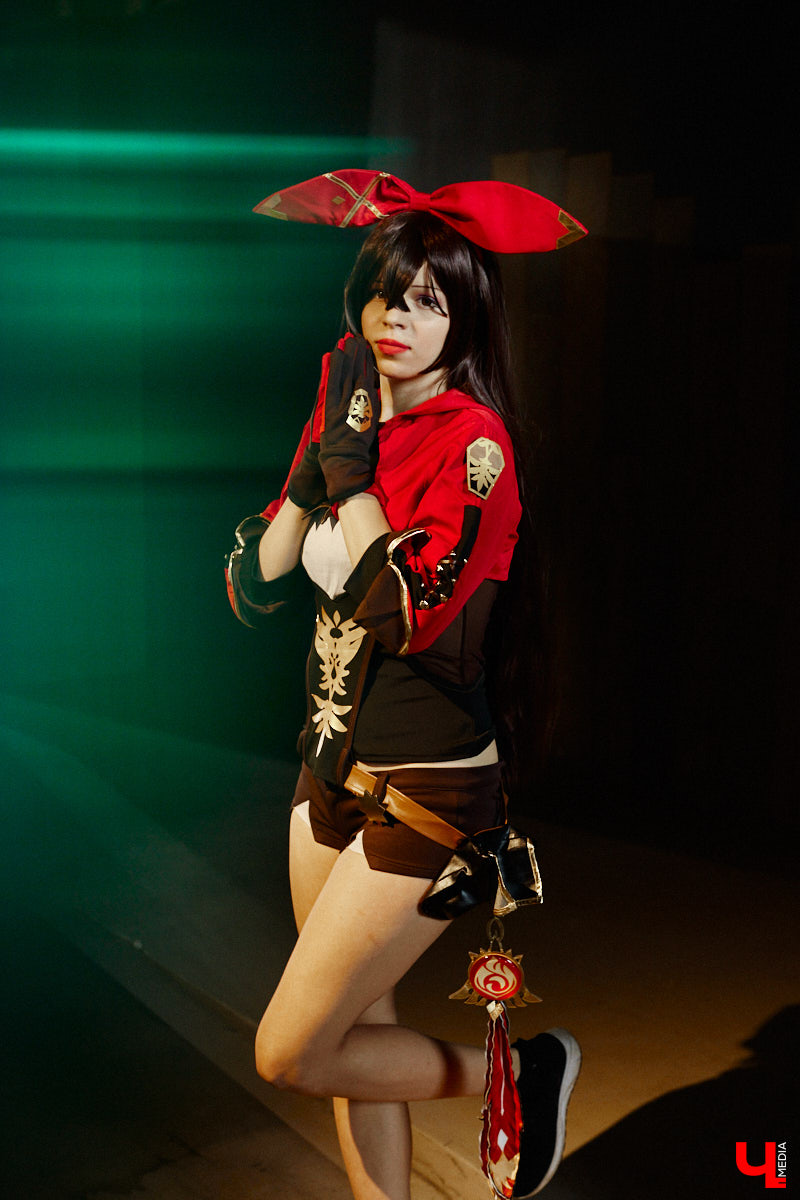 Эма Эл - одна из немногих во Владимире профессиональных косплееров. На костюмы тратит десятки тысяч рублей. Поговорили о прелестях такой работы и понаблюдали за четырьмя перевоплощениями.