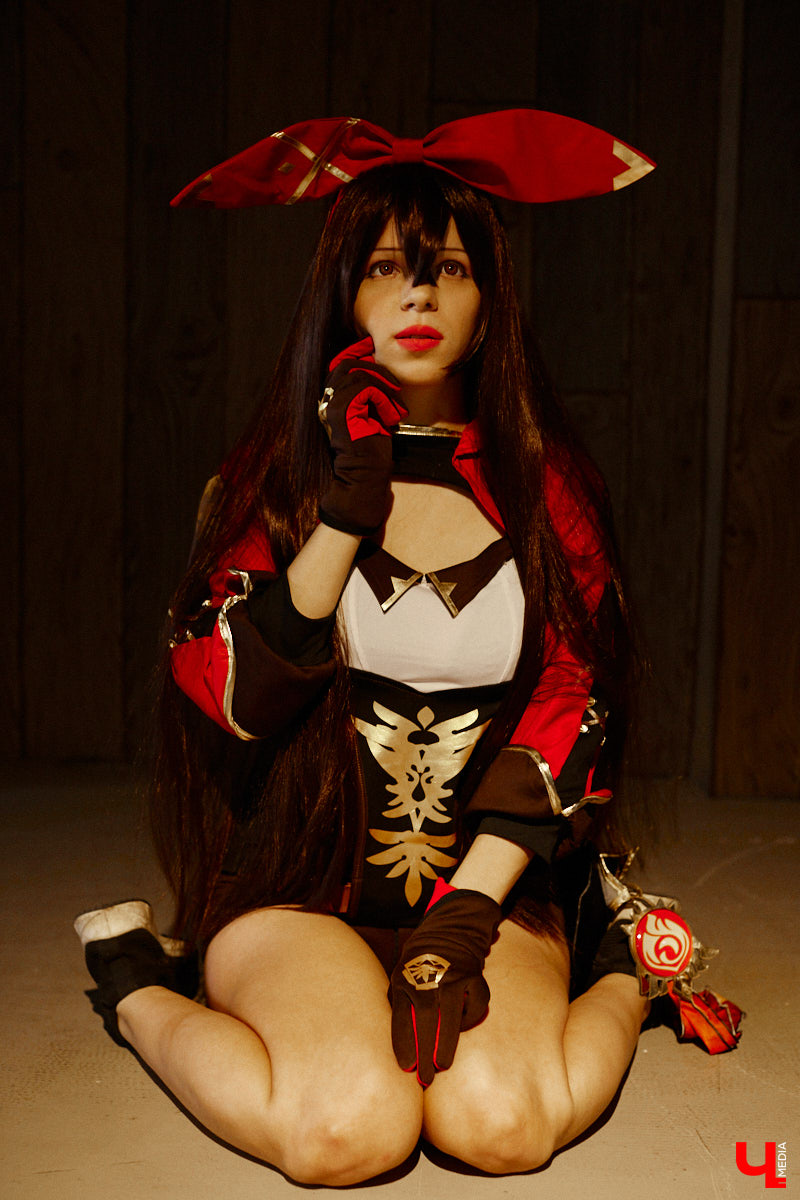 Эма Эл - одна из немногих во Владимире профессиональных косплееров. На костюмы тратит десятки тысяч рублей. Поговорили о прелестях такой работы и понаблюдали за четырьмя перевоплощениями.