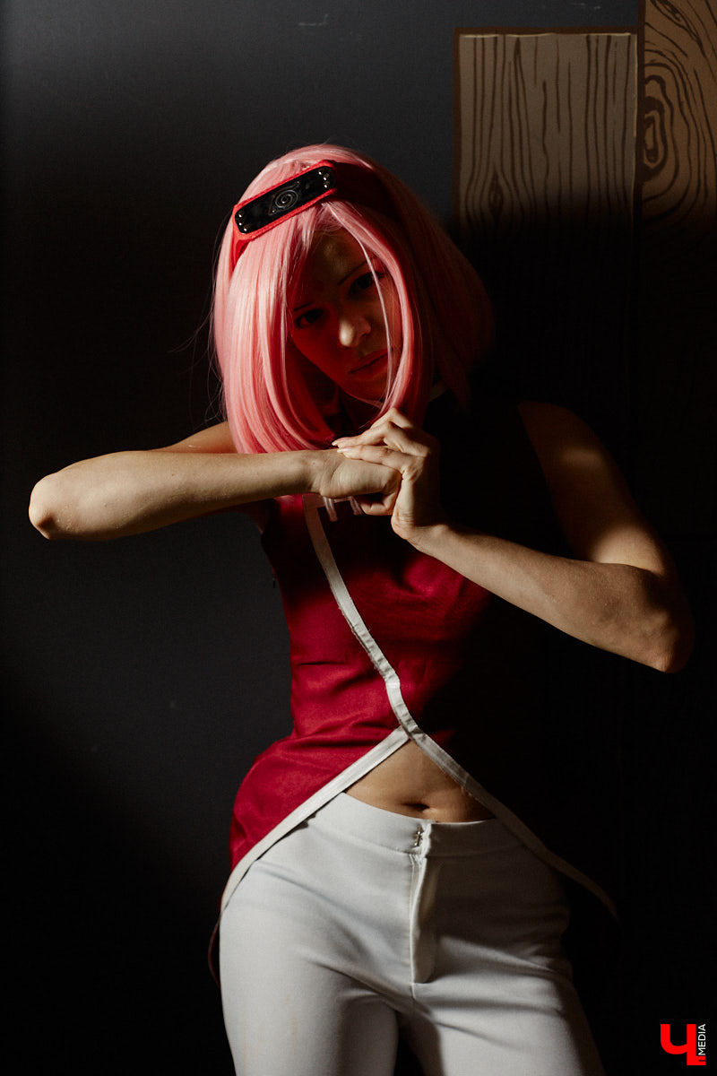 Эма Эл - одна из немногих во Владимире профессиональных косплееров. На костюмы тратит десятки тысяч рублей. Поговорили о прелестях такой работы и понаблюдали за четырьмя перевоплощениями.