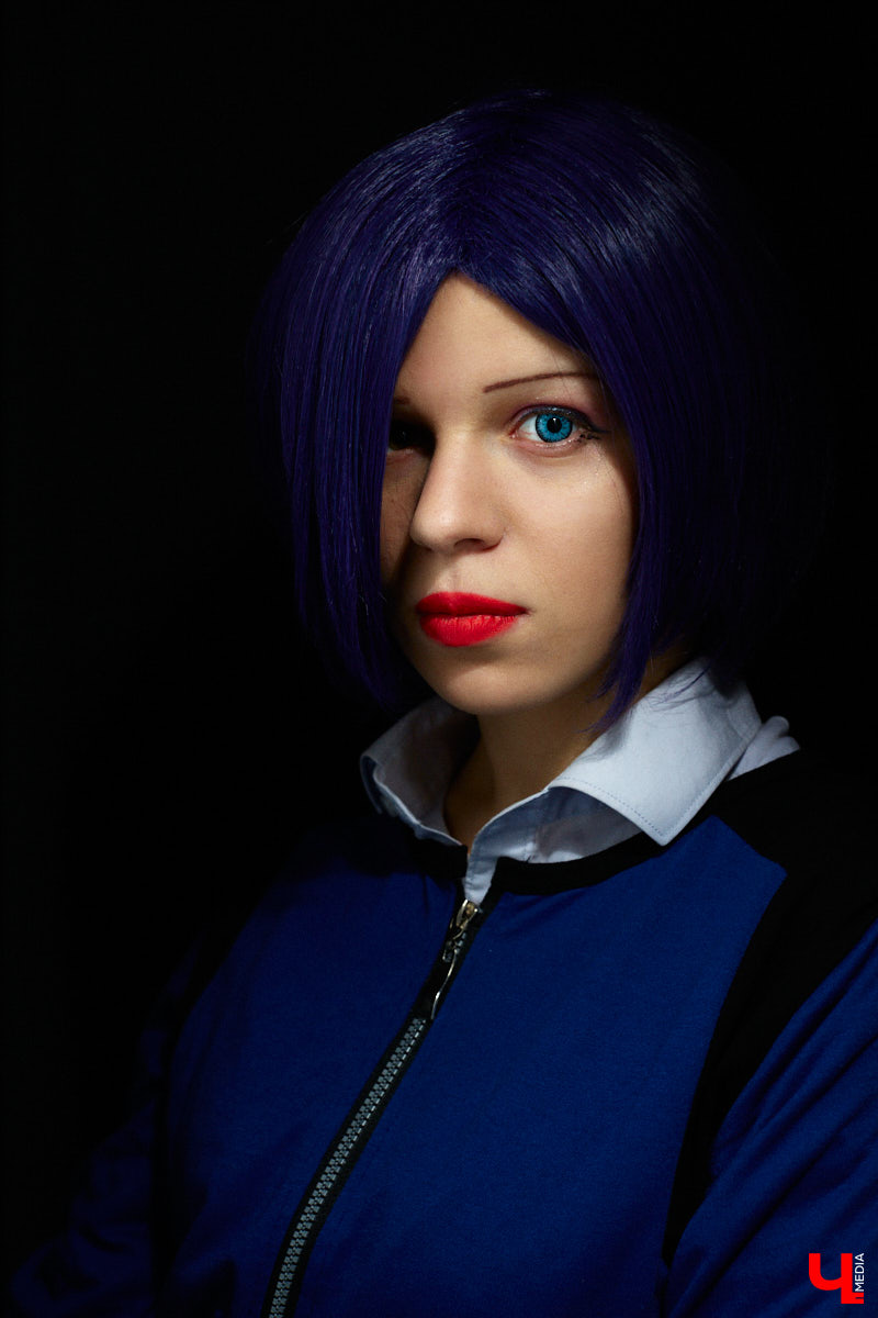 Эма Эл - одна из немногих во Владимире профессиональных косплееров. На костюмы тратит десятки тысяч рублей. Поговорили о прелестях такой работы и понаблюдали за четырьмя перевоплощениями.