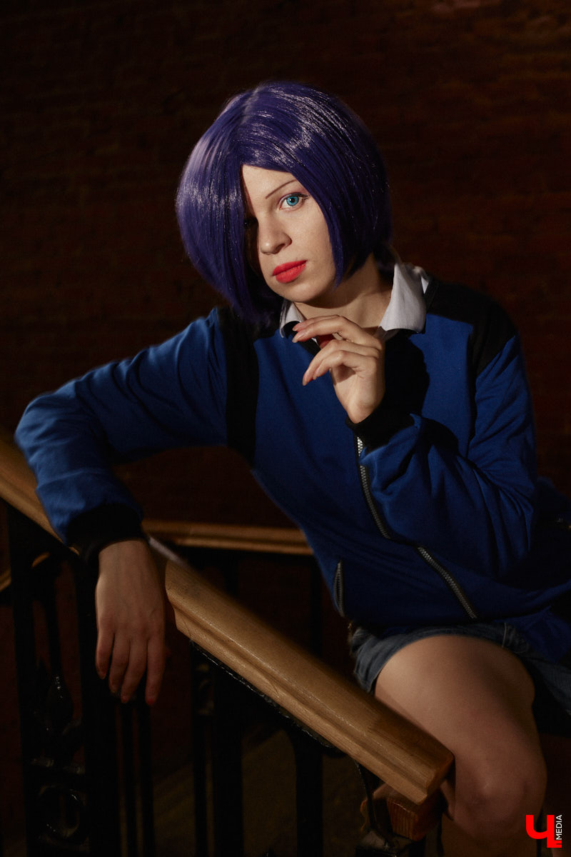 Эма Эл - одна из немногих во Владимире профессиональных косплееров. На костюмы тратит десятки тысяч рублей. Поговорили о прелестях такой работы и понаблюдали за четырьмя перевоплощениями.